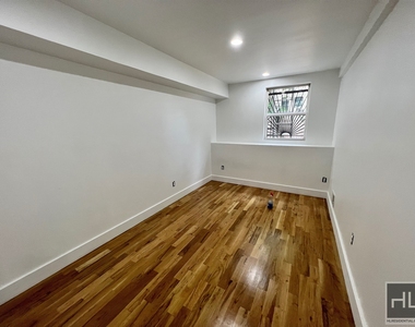 225 Mac Dougal Street - Photo Thumbnail 6