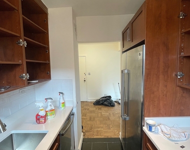 East 71st Street - Photo Thumbnail 16