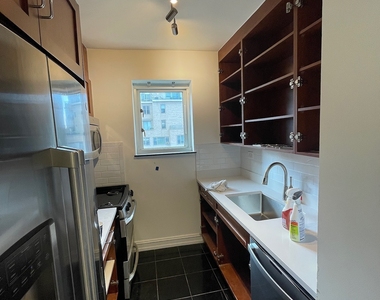 East 71st Street - Photo Thumbnail 17