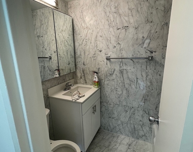 East 71st Street - Photo Thumbnail 20