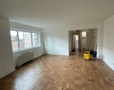 East 71st Street - Photo Thumbnail 9