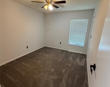 3221 Oakwood Place - Photo Thumbnail 14