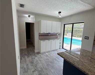 3221 Oakwood Place - Photo Thumbnail 3