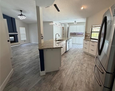 3221 Oakwood Place - Photo Thumbnail 4