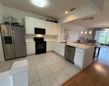 6235 Goethe Street - Photo Thumbnail 3
