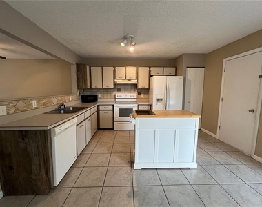 100 E Baywood Square - Photo Thumbnail 3
