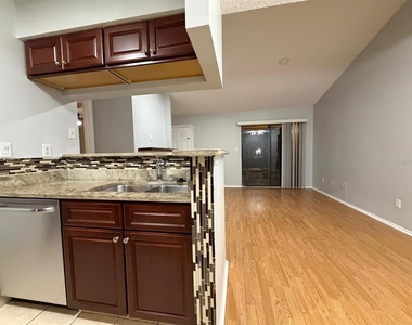 8643 Mallard Reserve Drive - Photo Thumbnail 17