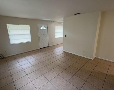 4734 20th Street - Photo Thumbnail 3