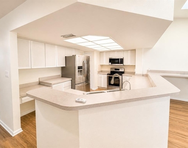 1915 W Orient Street - Photo Thumbnail 7