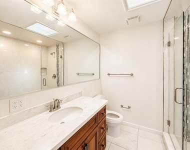 1915 W Orient Street - Photo Thumbnail 13