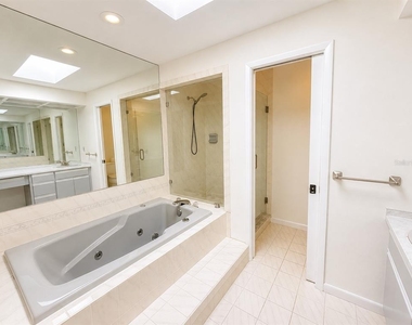 1915 W Orient Street - Photo Thumbnail 18