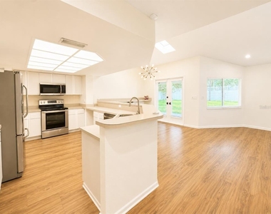 1915 W Orient Street - Photo Thumbnail 5
