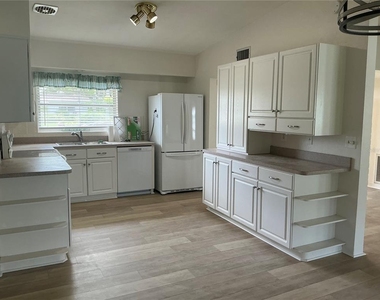 7360 111th Street - Photo Thumbnail 10