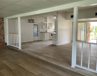 7360 111th Street - Photo Thumbnail 3