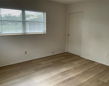 7360 111th Street - Photo Thumbnail 18