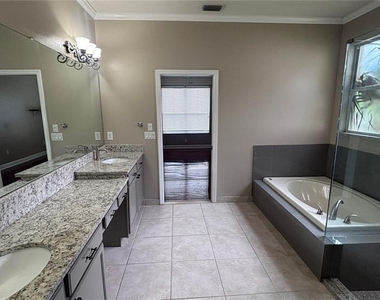 4613 River Overlook Drive - Photo Thumbnail 9