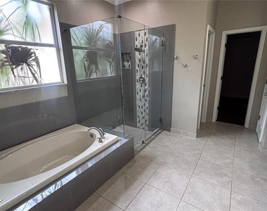 4613 River Overlook Drive - Photo Thumbnail 11