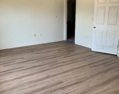 4247 Tyler Circle N - Photo Thumbnail 7