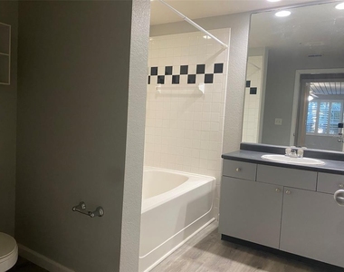 520 S Armenia Avenue - Photo Thumbnail 5