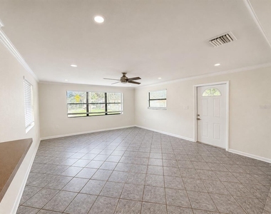 7301 N Dartmouth Avenue - Photo Thumbnail 7