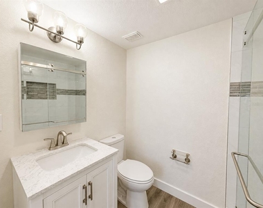 7301 N Dartmouth Avenue - Photo Thumbnail 13