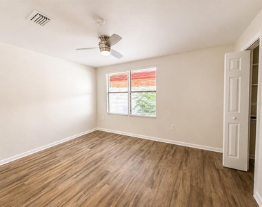 7301 N Dartmouth Avenue - Photo Thumbnail 4