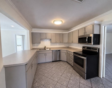 7301 N Dartmouth Avenue - Photo Thumbnail 5