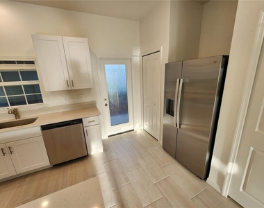 3774 Lonzalo Way - Photo Thumbnail 6