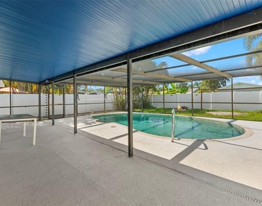 4510 68th Avenue N - Photo Thumbnail 18