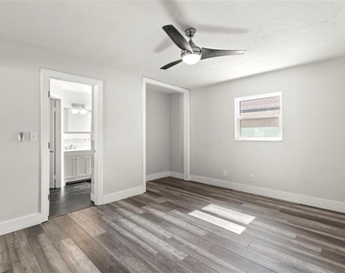 4510 68th Avenue N - Photo Thumbnail 12