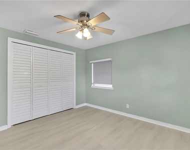 8424 Stillbrook Avenue - Photo Thumbnail 16