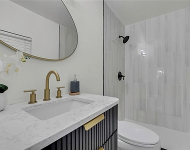 8424 Stillbrook Avenue - Photo Thumbnail 14