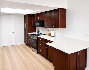 8424 Stillbrook Avenue - Photo Thumbnail 8
