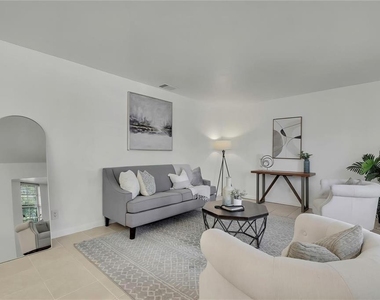 8424 Stillbrook Avenue - Photo Thumbnail 2