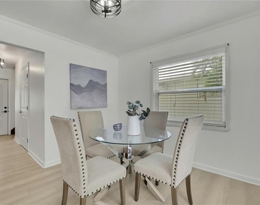 8424 Stillbrook Avenue - Photo Thumbnail 5