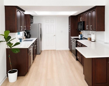 8424 Stillbrook Avenue - Photo Thumbnail 6