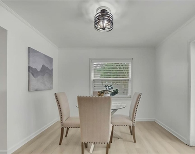 8424 Stillbrook Avenue - Photo Thumbnail 4