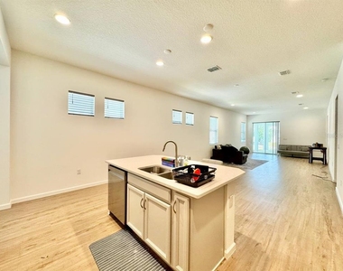 827 Winterside Drive - Photo Thumbnail 9