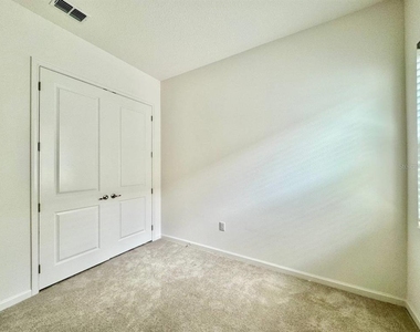 827 Winterside Drive - Photo Thumbnail 13