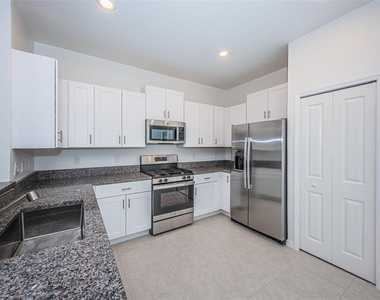 8327 Crescent Oaks Drive - Photo Thumbnail 11