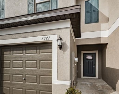 8327 Crescent Oaks Drive - Photo Thumbnail 4
