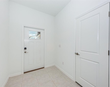 8327 Crescent Oaks Drive - Photo Thumbnail 5