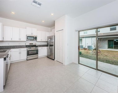 8327 Crescent Oaks Drive - Photo Thumbnail 18