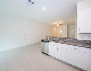 8327 Crescent Oaks Drive - Photo Thumbnail 15