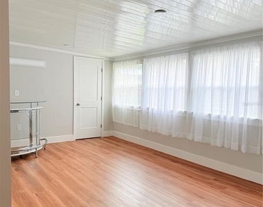 2130 Redleaf Drive - Photo Thumbnail 9