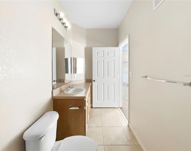 10205 Courtney Palms Boulevard - Photo Thumbnail 15