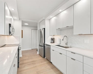 707 S Gulfstream Avenue - Photo Thumbnail 9