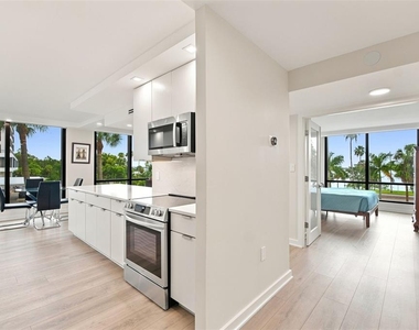 707 S Gulfstream Avenue - Photo Thumbnail 5