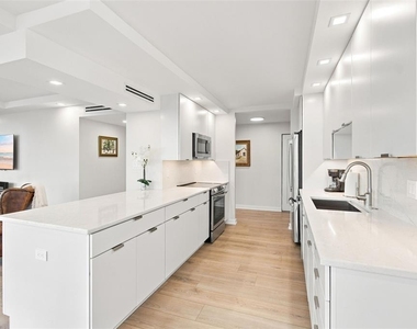 707 S Gulfstream Avenue - Photo Thumbnail 8