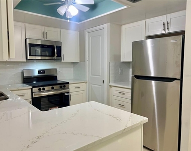 632 Edgewater Drive - Photo Thumbnail 5